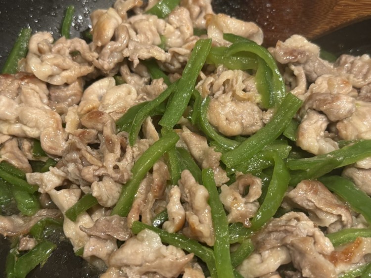 塩チンジャオロースの作り方　フライパンで蒸す