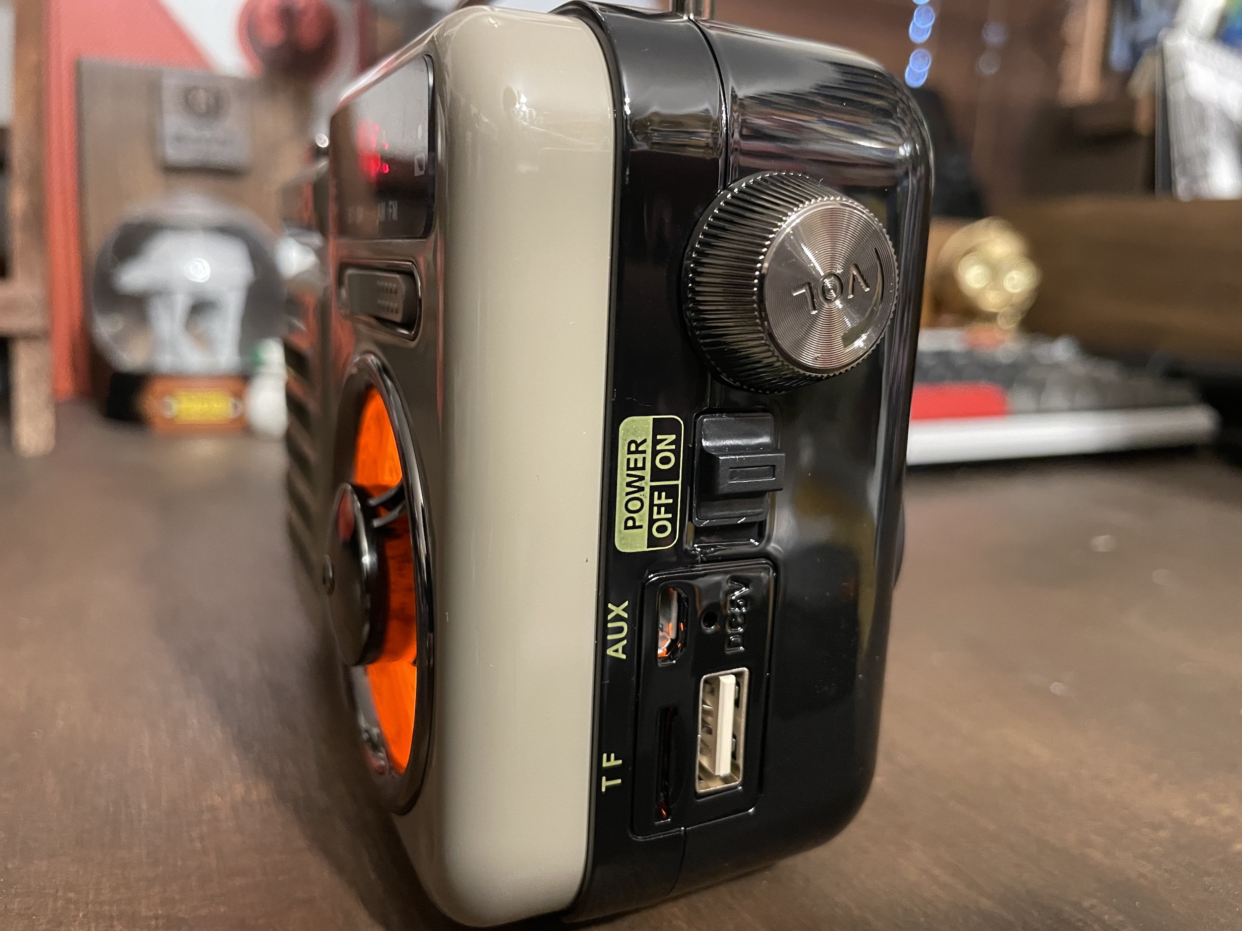 マルチレトロラジオ AUX・TF・USB入出力　モバイルバッテリー